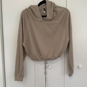 ONZIE cropped hoodie sweatshirt size M/L
